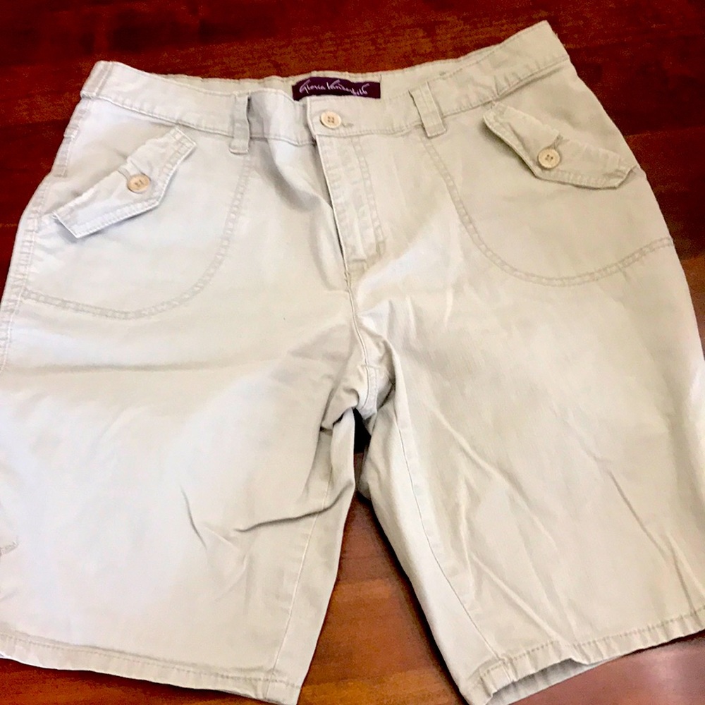 Womens Gloria Vanderbilt Khaki shorts